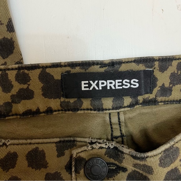 Express Mid Rise Leopard Print Ankle Legging - Picture 6 of 11